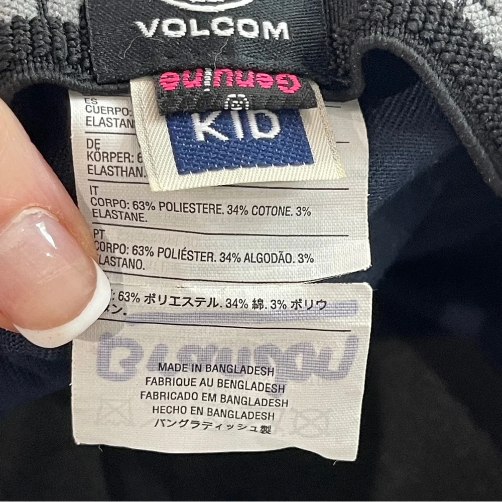 Youth VOLCUM Full Stone flexfit baseball cap Embroidered white logo